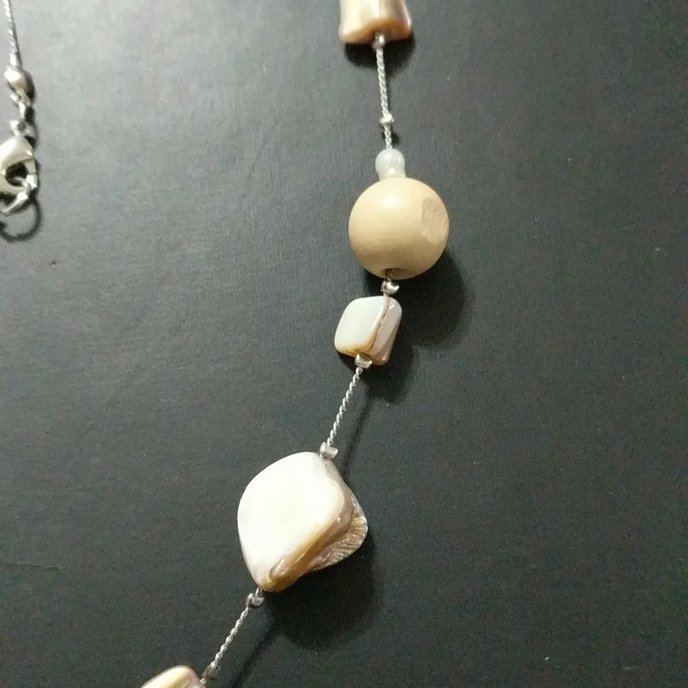 𝅺Silver Tone Cream Wood Shell Blister Pearl Statement Necklace